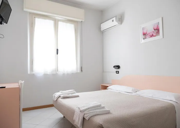 Отель Laura Римини